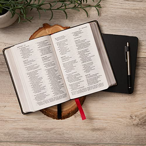 NKJV, Deluxe Reference Bible, Compact Large Print, Leathersoft, Black, Red Letter, Comfort Print: Ho