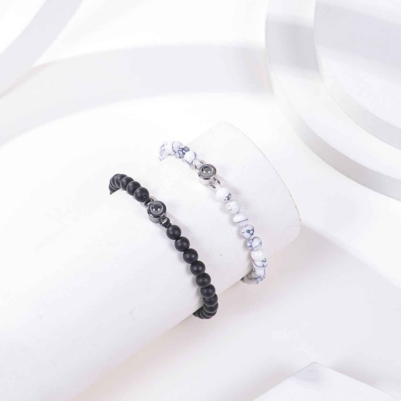 Schmuck Zestaw 2 bransoletek 6 mm Kamień naturalny Kocham Cię 100 języków dla niego i dla niej, Bransoletka surferska dla par, Świetny pomysł na prezent – ​​20 cm