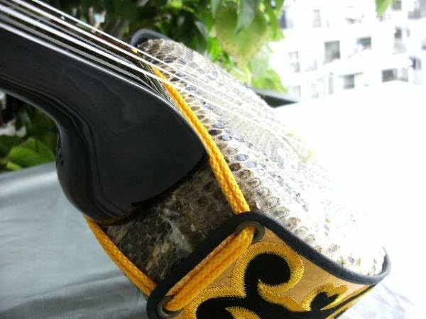 ケース付　沖縄三線　沖縄　三線　蛇皮強化張り　黒檀 沖縄 三線 強化張り ケース付き 三線 沖縄三線 本蛇皮強化張り