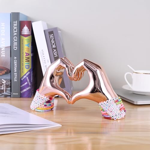 Estatua decorativa de corazón y mano en resina rosa miniatura 3