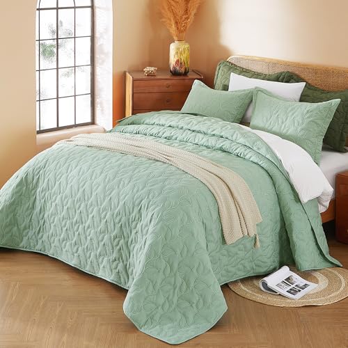 Image of EVENHUG Quilt Queen Size Bedding Set with Pillow Sham Lightweight Bedspreads Coverlet Soft Reversible Bed Cover for All Season 3 Piece