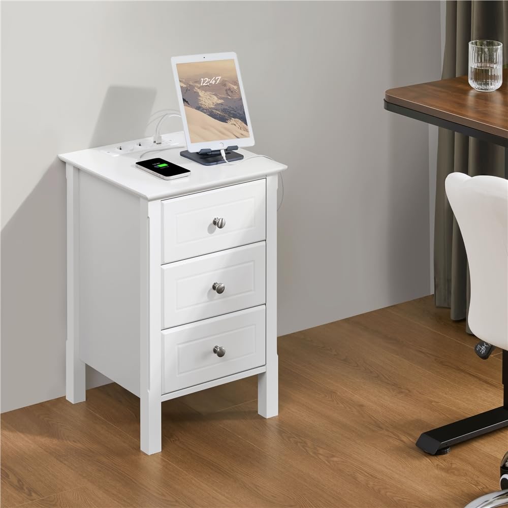 Yaheetech Comodino Camera da Letto con Stazione di Ricarica 2 Porte USB e 2 Prese AC Comodino Smart con 3 Cassetti Salvaspazio Tavolino da Notte Soggiorno (1)