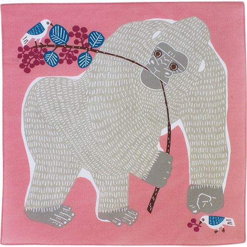 松永武氏と高井知絵氏の夫婦による型染めや注染といった伝統的な染色を行っている染布ユニット「kata kata(カタカタ)」とのデザインのコラボ風呂敷は、楽しいものがたりを想像できるような、様々な絵柄があります。