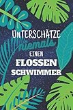 Unterschätze niemals einen Flossenschwimmer: Notizbuch inkl. Kalender 2022 | Das perfekte Geschenk für Männer, die Flossen schwimmen | Geschenkidee | Geschenke