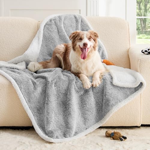 ChiXnuggle 犬用ブランケット 防水 リバーシブル フェイクファー シェルパ ペットスロー カウチ&ソファ保護用 ソフトプラッシュ犬用ブランケット 大型犬用 50インチx60インチ ライトグレー（Amazon）