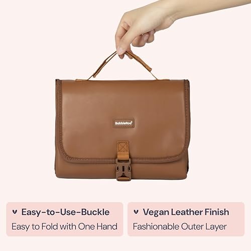 Miniatura 3 de BabbleRoo Cambiador para bebé, cómodo cambiador portátil, compacto, cabe en cualquier bolsa de pañales, ligero y suave con bonitos diseños, Cuero