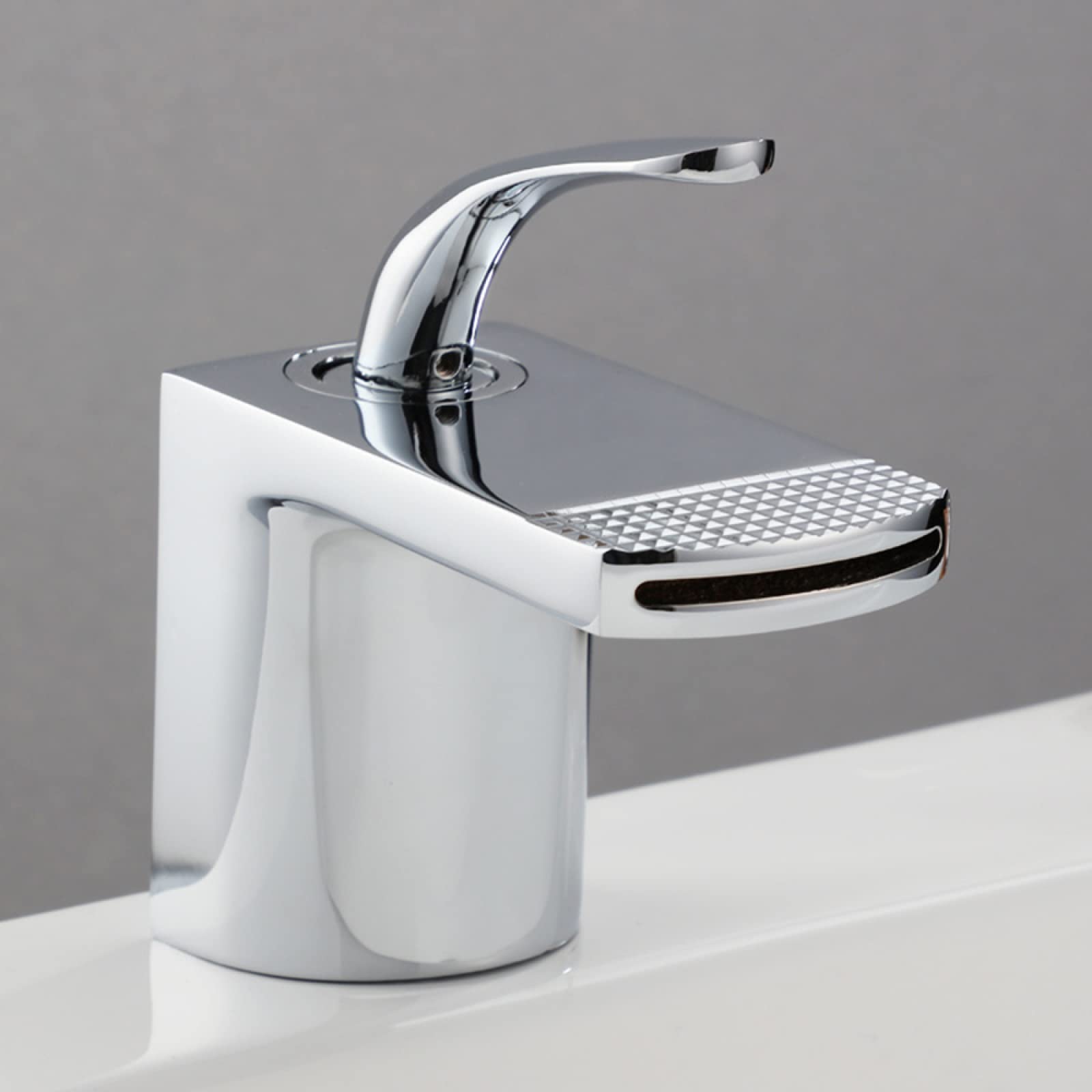 Robinet de lavabo de salle de bain à poignée unique en laiton haut de gamme