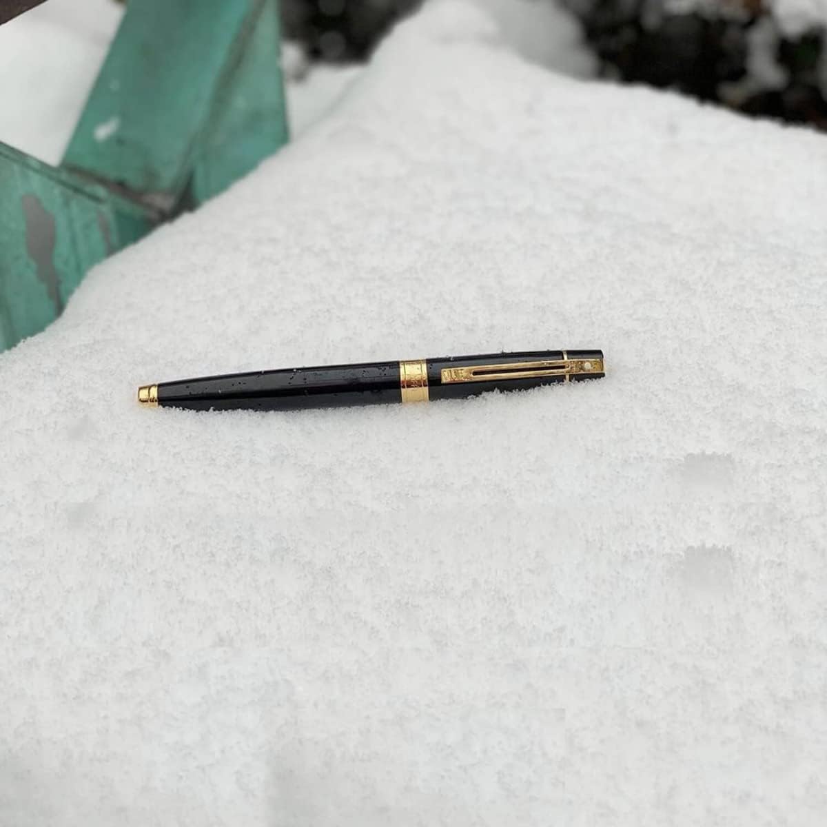 Sheaffer 300 Glossy Black Rollerball Pen with Gold Tone Trim