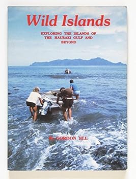 Paperback Wild Islands - Exploring the Islands of the Hauraki Gulf and Beyond Book
