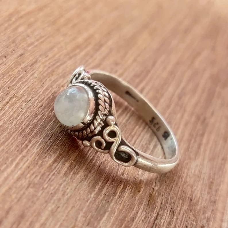 Rainbow Moonstone Ring, Artisan Design Ring, Solitaire Ring, Boho Ring, Oval Stone Ring, June Birthstone Ring, Engagement Ring, Minimalist Ring, Healing Crystal Ring, Natural Moonstone Jewelry