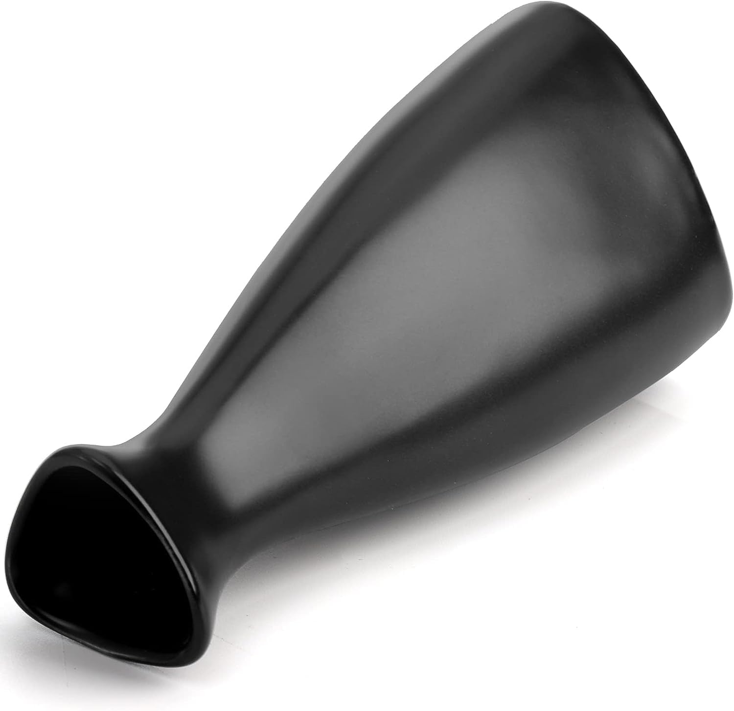 Tosnail Petit set à sake japonais en céramique, 1 carafe de service et 6 tasses, noir | Cadeau idéal pour les amateurs de sake. Carafe lisse en émail de forme triangulaire