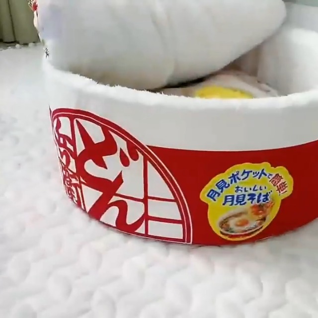 Amazon.co.jp: 猫ベッド 犬ベッド 冬用 どん兵衛ベッド カップ麺ベッド