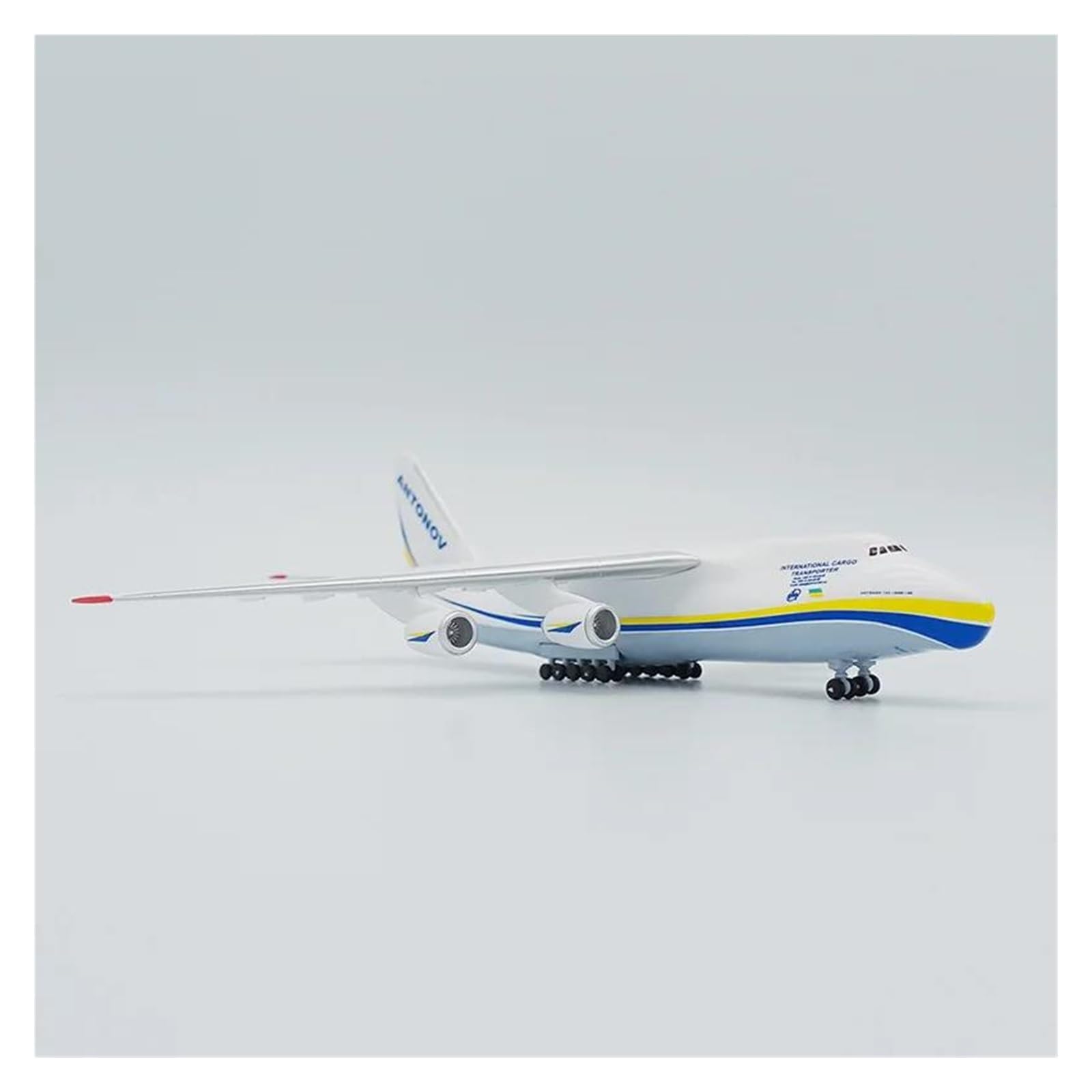 アントノフ航空 An-124 1/400モデル Amazon.co.jp: ODddot アントノフAN124-100マキシムスエア1/400