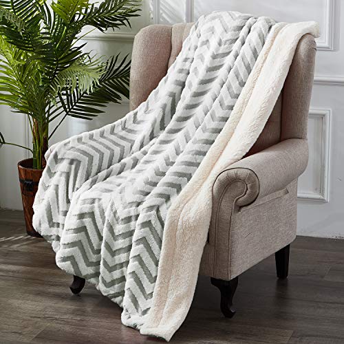 HOMEIDEAS Sherpa Blanket for Couch/Sofa Warm Soft Plush Fleece Blanket Throw Size 50X61 Inches Wave Pattern Jacquard Weave Dual Sided Fuzzy Blanket for All Season, Grey and White