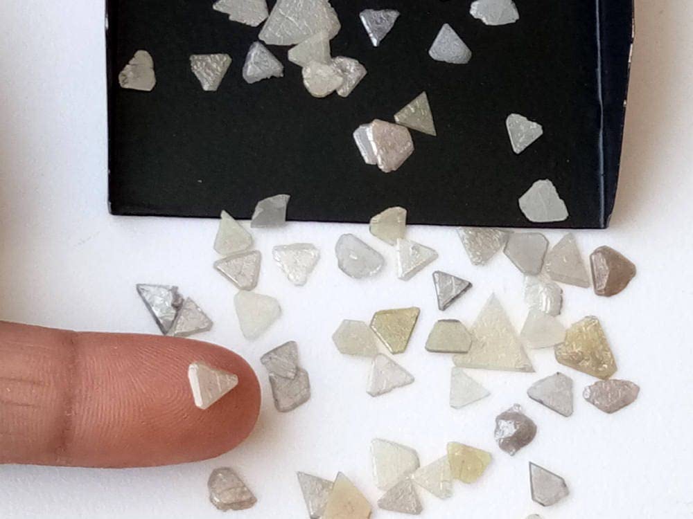 4-6 mm szare, szorstkie plastry diamentu, naturalne szare, szorstkie plastry w kształcie trójkąta, surowe plastry diamentu na biżuterię (opcja od 1 CT do 5 CT) - DDP145, 4-6 MM ok.