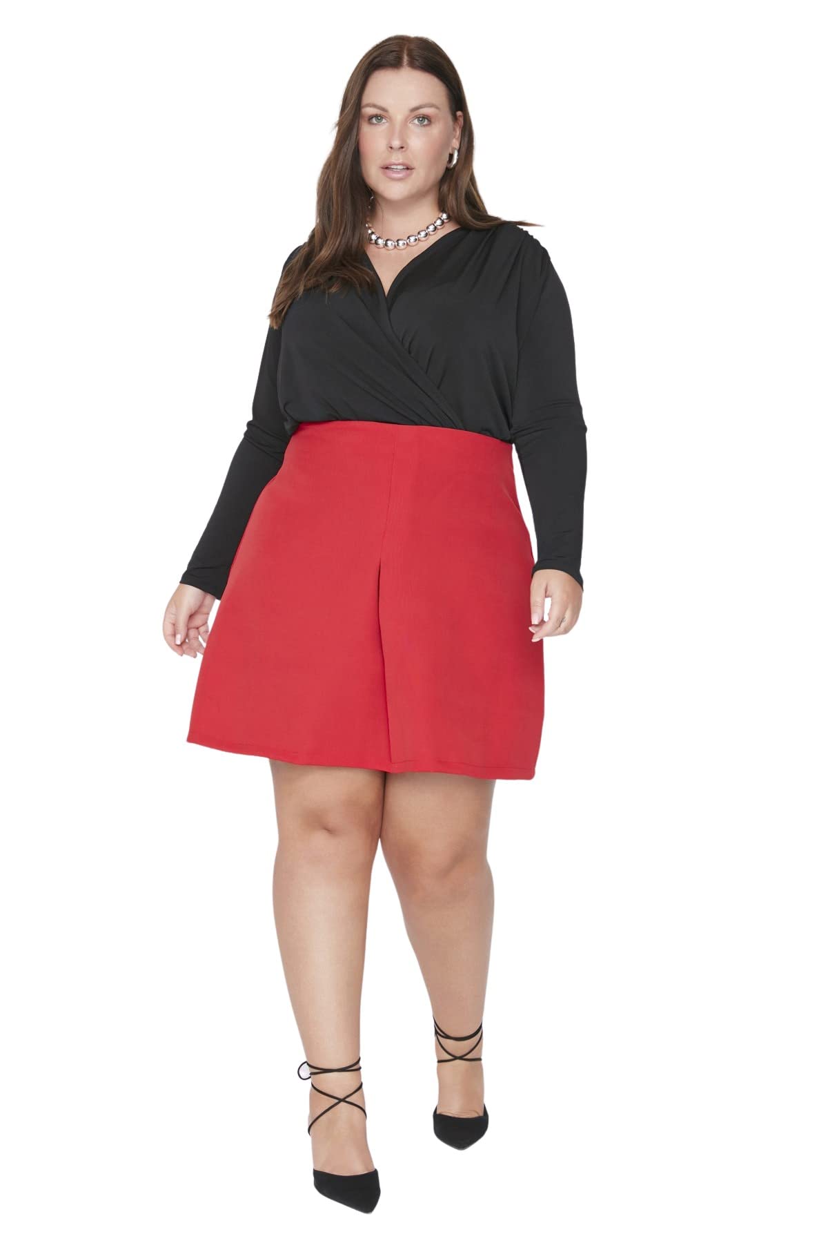 TRENDYOL Damen Trendyol Damen Große Größen Mini A-linie Plisseerock Webstoff Große Größen in Rock Scooter Skirt, Rot, 46 Große Größen EU