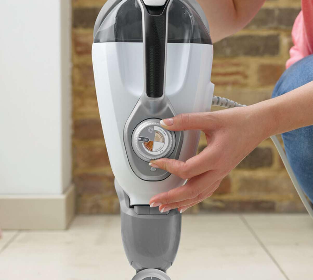 BLACK Plus DECKER - Balai Vapeur Multifonctions Filaire - 1600W - Avec corps détachable- Tête Delta et Gant STEAMITT - 15 accessoires - Temps de chauffe : 15 s - Câble : 8 m - BHSM1615DSG-QS