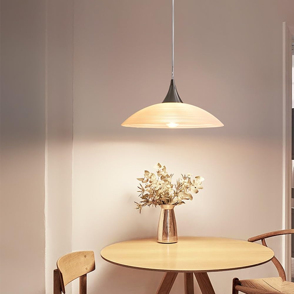 Lampe suspendue pour entrée et vestiaire en verre fileté afin de sublimer la maison