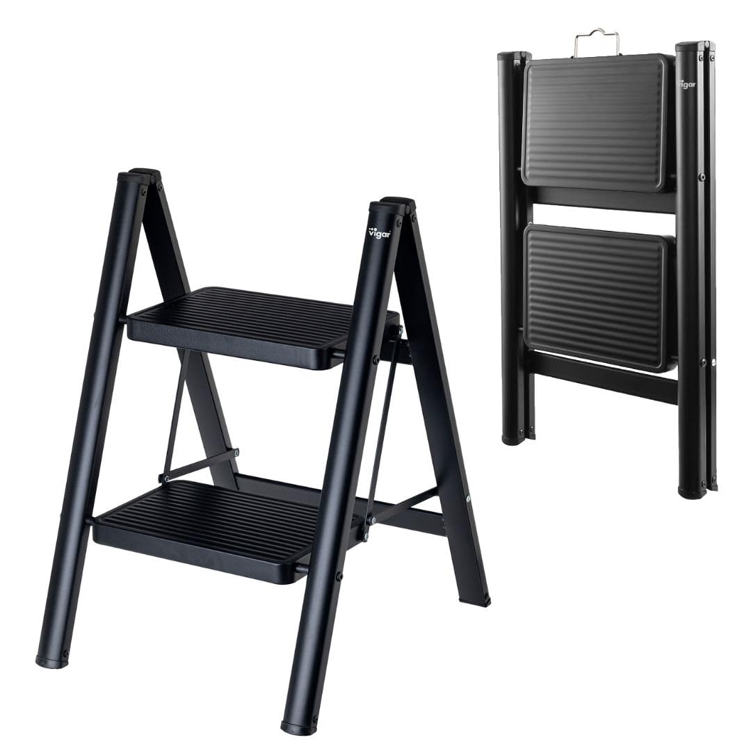 Vigar Escalera Plegable - 2 Peldaños de Acero, Taburete Plegable Portatil Antideslizante con Asa Metal, Taburete Escalera Banquito Step Stool hasta 150 kg, Compacto Ligero para Cocina Hogar - Negro