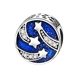 ❥Inspiration Gestalten: Der Anhänger aus Sterlingsilber ist mit einem wunderschönen Nachthimmel-Motiv aus Silber, Steinen und Emaille verziert und trägt die Gravur 