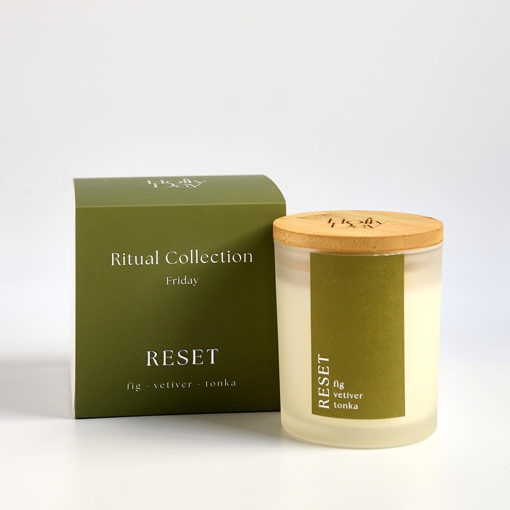 Duftkerze Friday RESET, Feige, Vetiver und Tonka, Sojawachs, 220 ml, 45–50 Stunden Brenndauer, für Innenräume