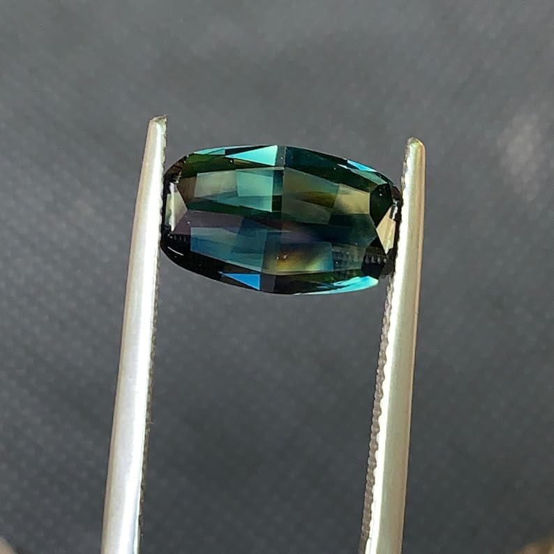 Saphir vert naturel coussin pour concevoir votre bague de fiançailles