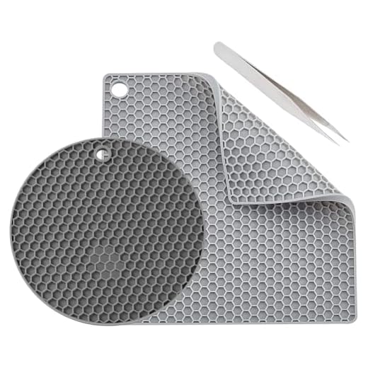 GORGECRAFT 2 Styles Silicone Doming Mats Round Square Resin Doming Mats Heat Resistant Synthetic Rubber Honeycomb Gray Pads Trays Tweezer for DIY Jewelry Making Epoxy Resin Crafts Supplies