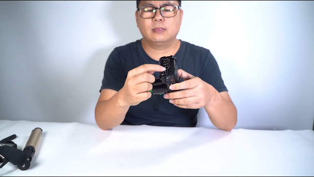 NICEYRIG L-vormige beugel met handvat grip met koude schoen voor Sony ZV1 camera, camera L-beugel verticaal horizontaal schakelstatief snelspanplaat - 465
