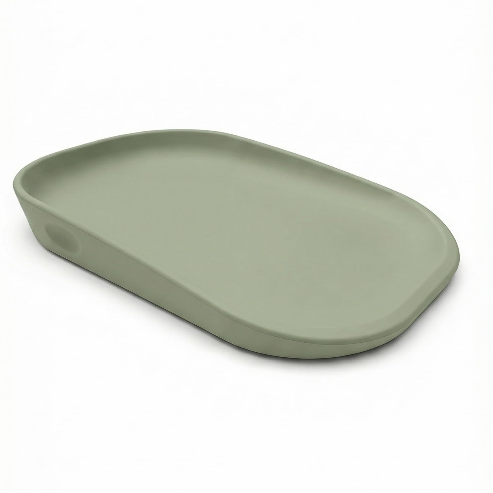 kindsgard Wickelauflage – Weiche Wickelmatte aus PU mit erhöhtem Rand – Abwaschbar, Hygienisch, Schadstofffrei – 68,5 x 48 cm – Für Wickeltisch, Kommode, Waschmaschine oder Boden (Salbei)