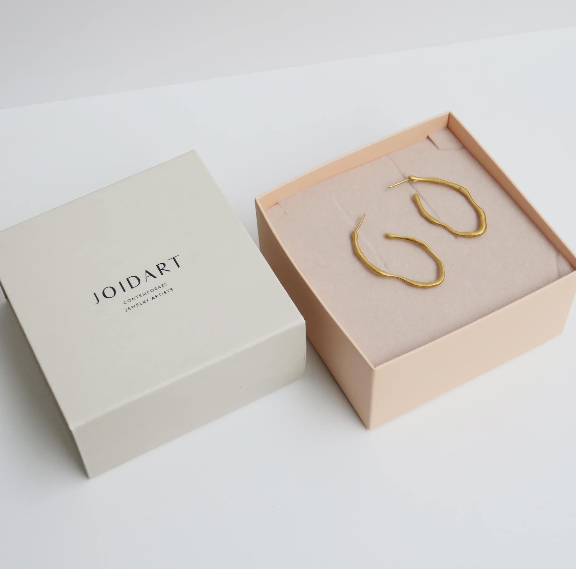 GOLDENE OHRRINGE CLARA | Entworfen von Joidart | Clara-Sammlung | 24K vergoldetes Metall | mattes Finish