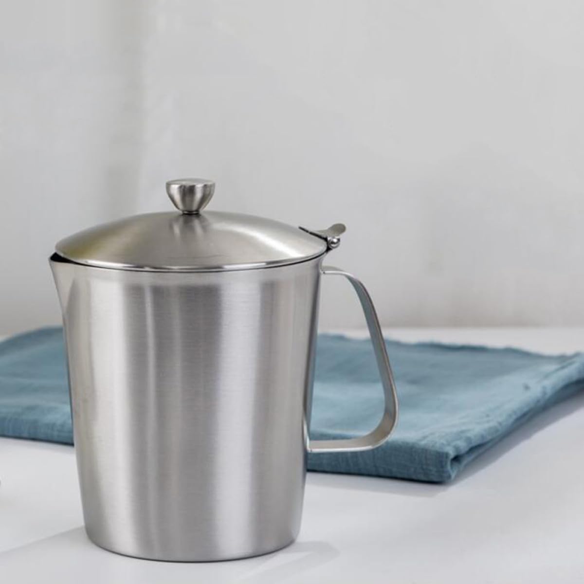 Misurino in Acciaio Inox con Coperchio Contenitore Latte e Caffè con Scala Graduata Antiruggine e Impiego Professionale per Latte Tè e Cappuccino