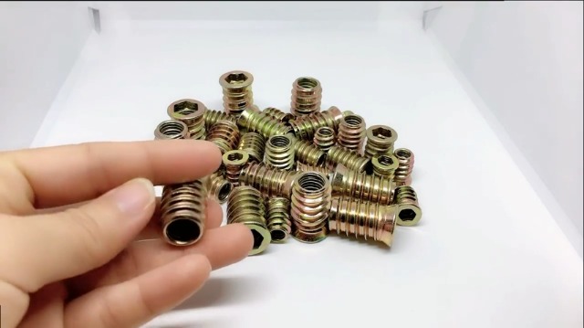 20 Inserti Filettati Per Legno M8 X 20mm - Dadi In Acciaio Zincato Per Mobili E Fai Da Te - Foto 4