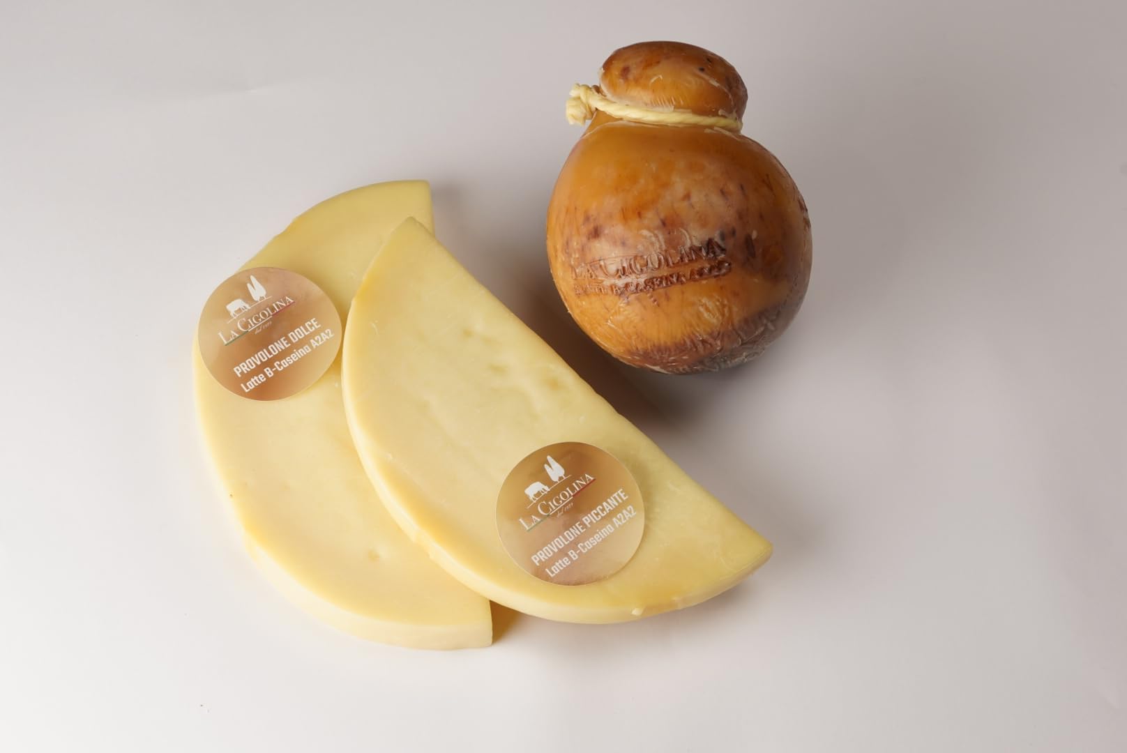 La Cigolina - Provolone Ahumado, Provolone Mezzaluna Dulce y Provolone Mezzaluna Picante
