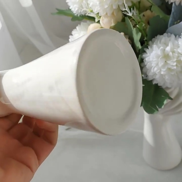 Amazon.com: 9 Inch Modern Art Ceramic Flower Vase Hand Holding