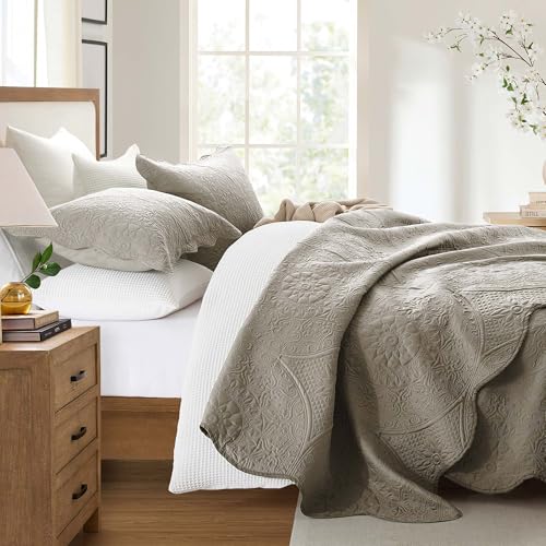 IR Imperial Rooms 10 Pack Twin Quilt Bedding Set (68" x 86") - Bulk Wholesale for Hotels, Guest Bedroom & Airbnbs - Lightweight Microfiber Reversible Floral Embossed Quilts Bedspreads (Beige)