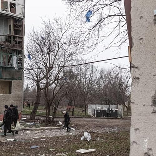 As peace negotiations progress, Russia continues its offensive on Ukraine