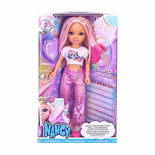 Nancy - Un día de Look Brillante, muñeca de Pelo Rosa, Juego para peinar y Decorar el Pelo, Crear diseños con Brillos, máquina de Gemas, 100 Accesorios, niños y niñas Desde 3 años, Famosa (NAC45000)