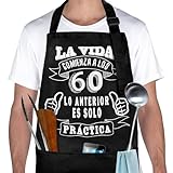Kaempe Regalos Para Hombre 60 Años Mujer,Delantal Cocina Hombre Divertido Con 3 Bolsillos Delanteros, Regalo Cumpleaños Hombres,Mandiles De Cocina Ajustables Impermeable,60 Cumpleaños