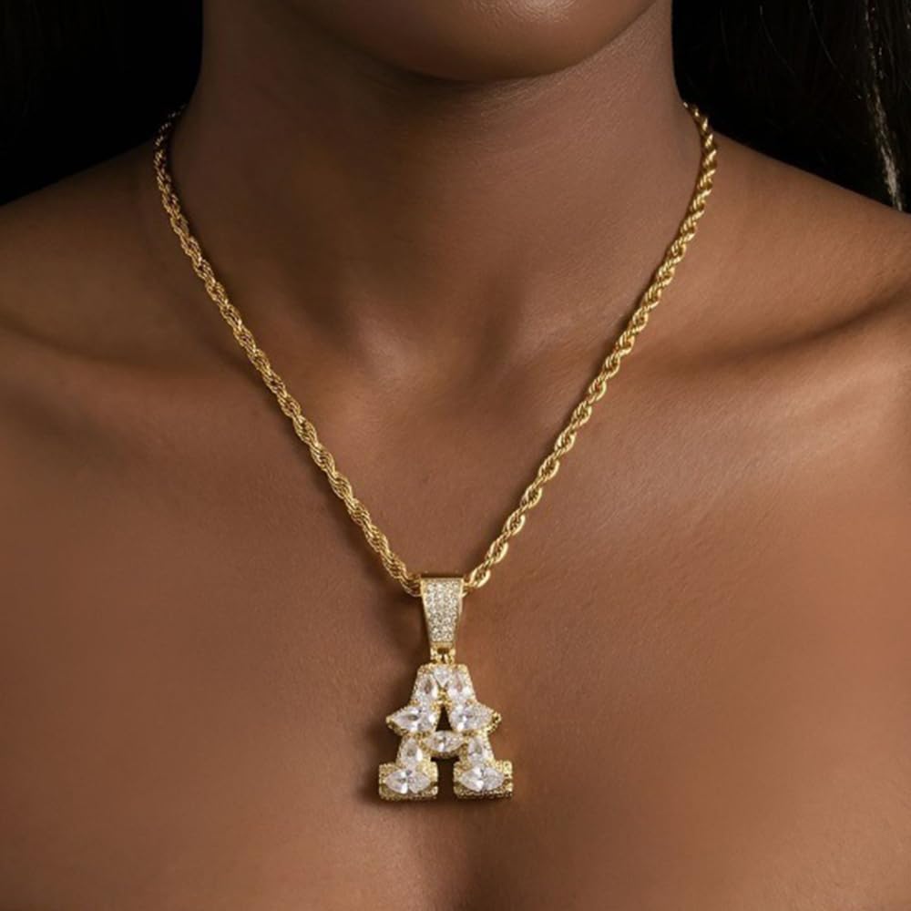 Delicata Collana Iniziale, Pendente Lettere Oro Placcato Brillanti | Scegli A-Z per il tuo pendente iniziale. Collana monogramma per lui/lei, perfetta da sola o per il layering.