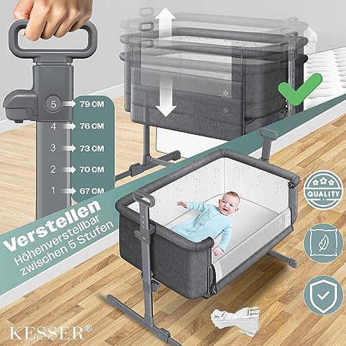 KESSER® Zustellbett Hubi 3in1 Baby Beistellbett Reisebett Babybett mit weich Matratze mit Rollen Kinderbett 5Fach Höhenverstellung Faltbare Seitenwand für Zuhause und Unterwegs + Spanngurt Dunkelgrau