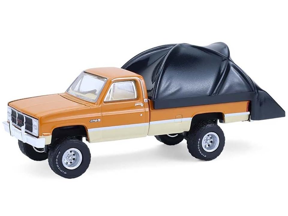 1986 Sierra Lifted Pickup Truck Desert Sand y Tan 1:64 miniatura 1