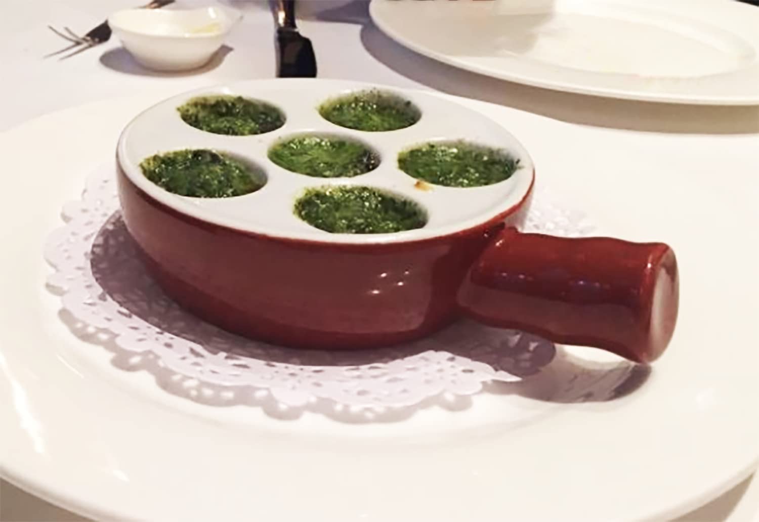 Platos de cerámica Escargot (2 unidades) 23,5 x 16,5 cm con mango de Footed Dishes, Oven Safe Holes Set para Home Restaurant Hotel (marrón, 23,5 x 16,5 cm)