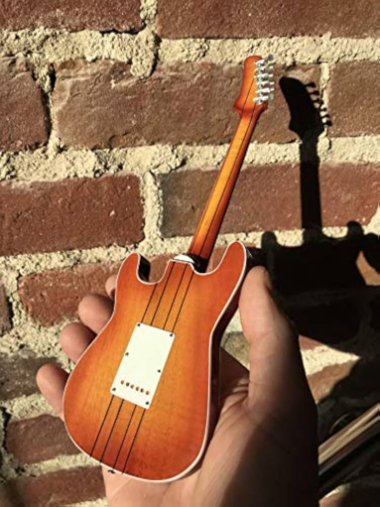 【希少】フェンダー ストラト ミニチュア ギター SRV レイヴォーン 希少】フェンダー ストラト ミニチュア ギター SRV レイヴォーン