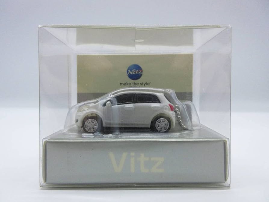 トヨタ　vitz ミニカー Amazon | トヨタ 1/30 新型ヴィッツ Vitz ハイブリッド仕様
