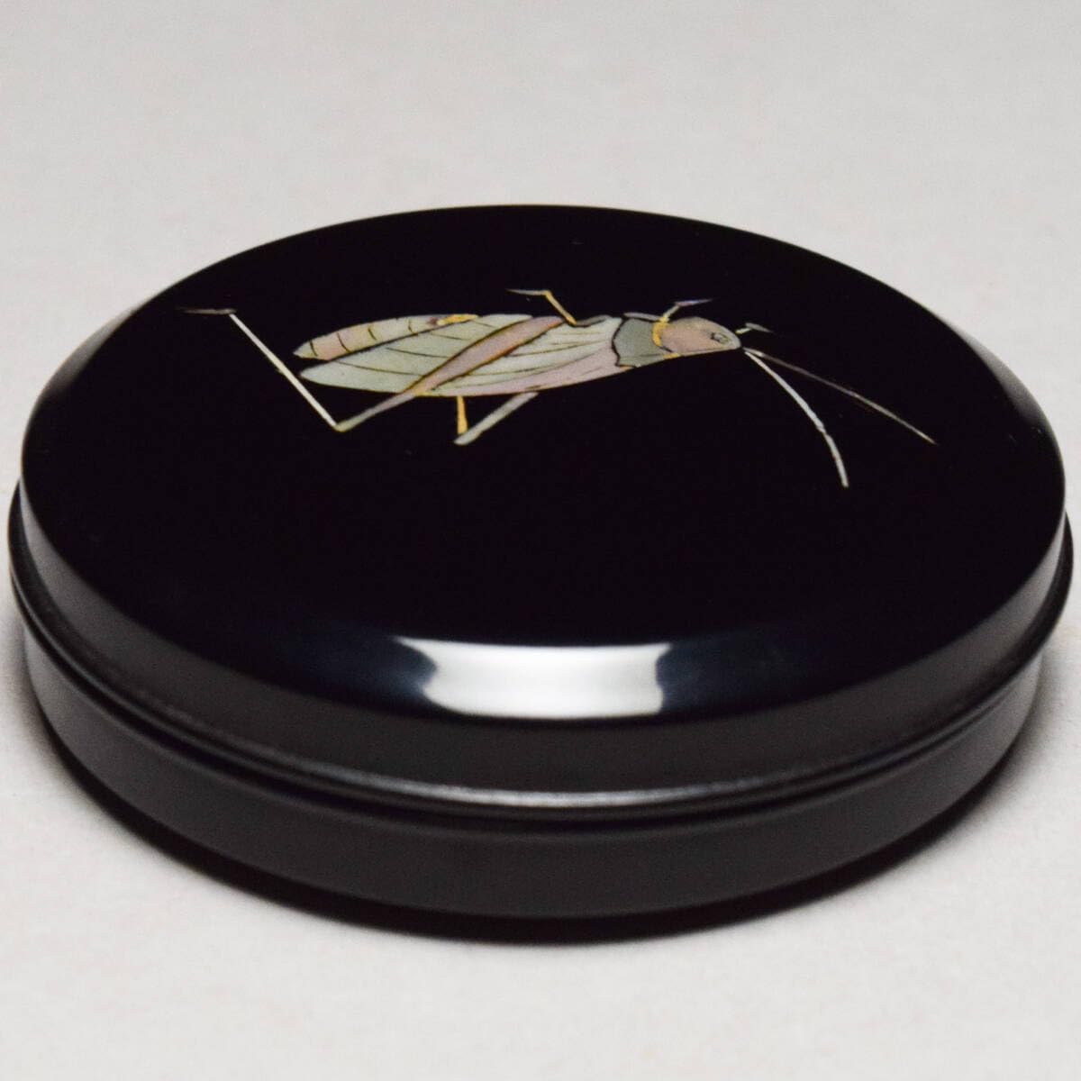 Amazon.co.jp: 漆匠二代佐野長寛造螺鈿鈴虫香合共箱茶道具漆器漆芸丸