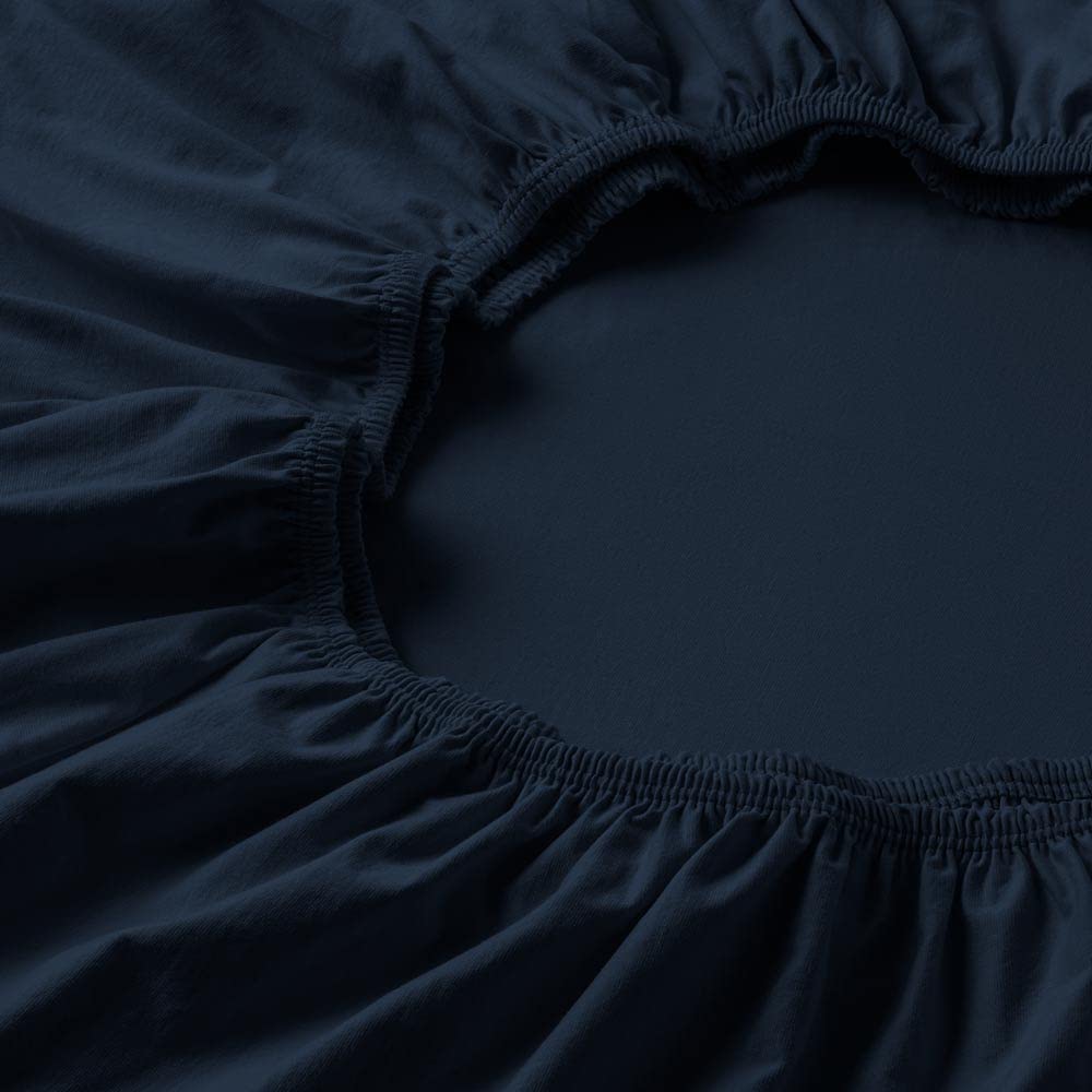 ESTELLA Prze?cierad?o z gumk? delikatny d?ersej | indygo | 200 x 200 cm | pasuje do materacy 180-200 cm (szeroko??) x 200 cm (d?ugo??) | mo?na suszy? w suszarce i nie wymaga prasowania | 100% bawe?na