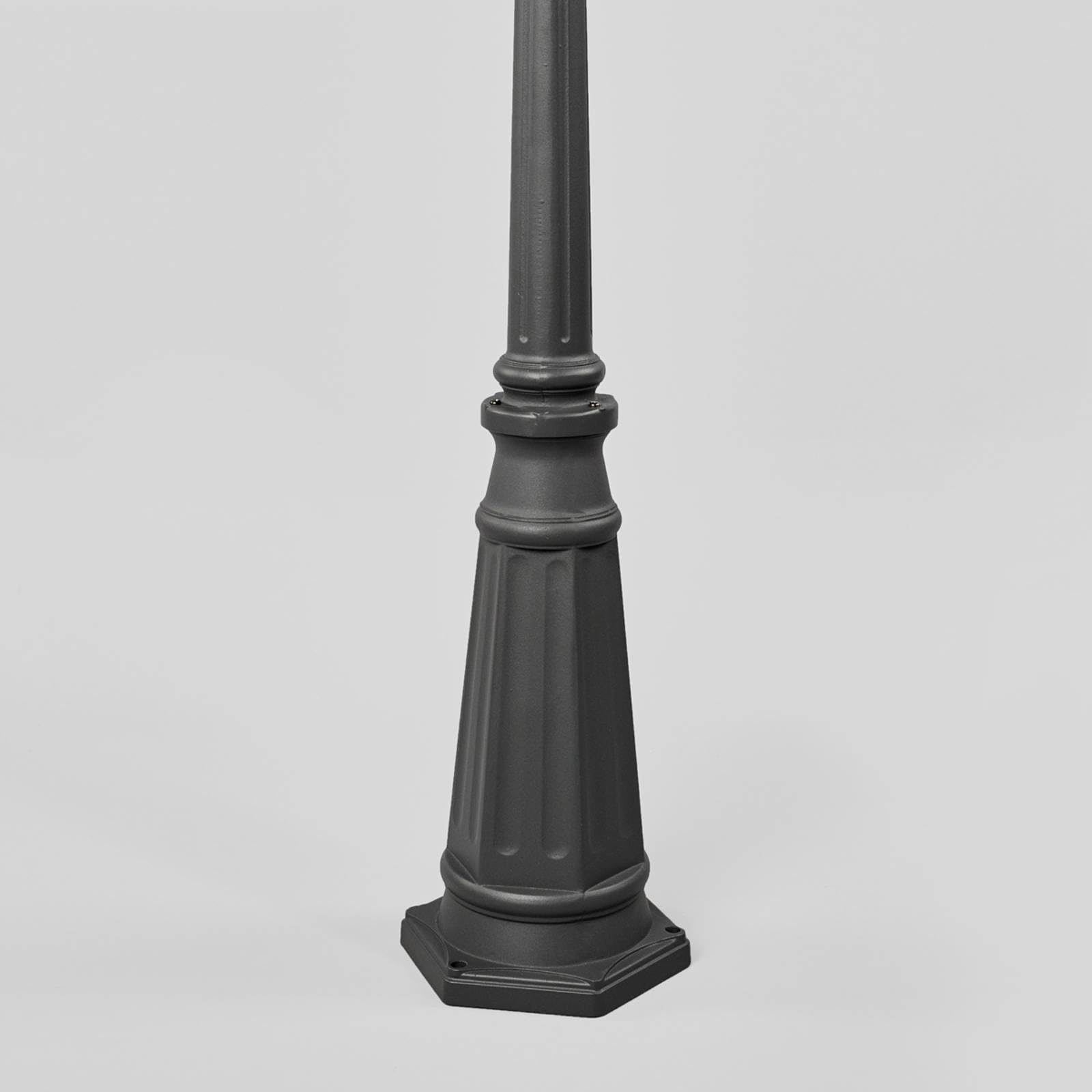 Farola exterior 'Edana' en Negro hecho de Aluminio (1 llama, E27) de Lindby | candelabro, lámpara para exterior
