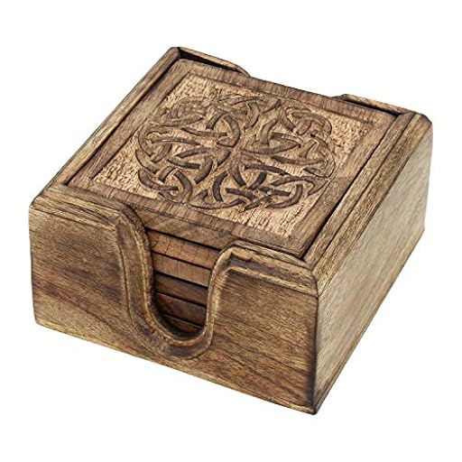 Ajuny Set De 6 Posavasos De Madera Con Soporte - Hechos a Mano, Diseño Celta - Antideslizantes y Resistentes Al Calor Protector De Mesa para Café, Té, Mugs y Vasos - Decor Hogar Cocina, Regalo 12,7 cm | Ya disponible en tu tienda friki favorita! En mundofriki.es!