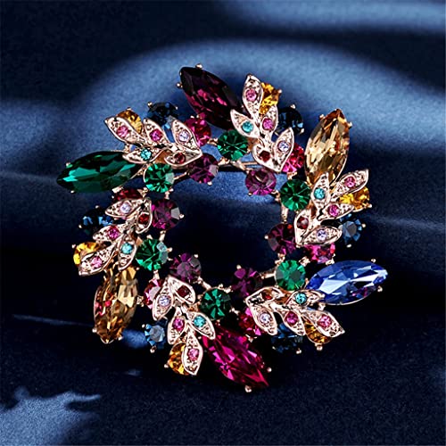 Broche femme en cristal brillant pour accessoiriser élégamment un cardigan de fête