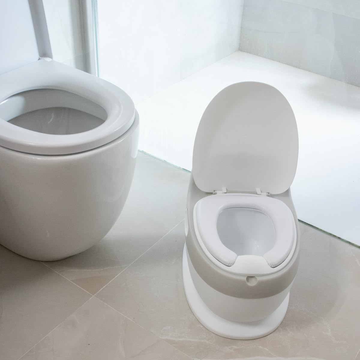 TORAL Orinal Bebe Musical Acolchado. Inodoro portatil handy potty. Ayuda al aprendizaje de bebés y niños. Perfecto como orinal bebe 2 años o baño portatil. Orinal portatil con sonido incluido. +18m